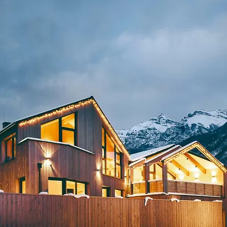 Zum Stubaier Gletscher - Dorf *