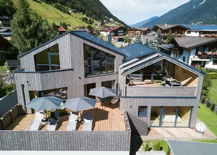 Zum Stubaier Gletscher - Dorf * Neustift im Stubaital