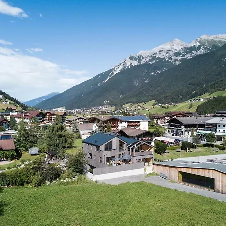 Zum Stubaier Gletscher - Dorf *