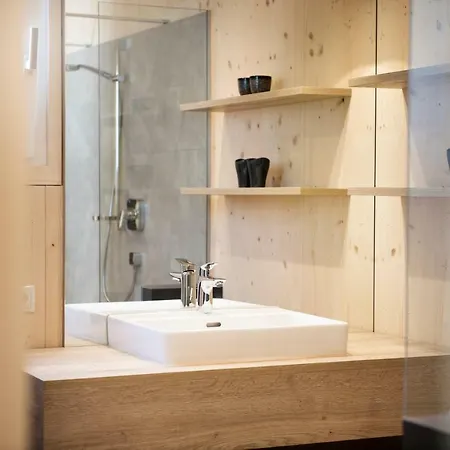 Zum Stubaier Gletscher - Dorf